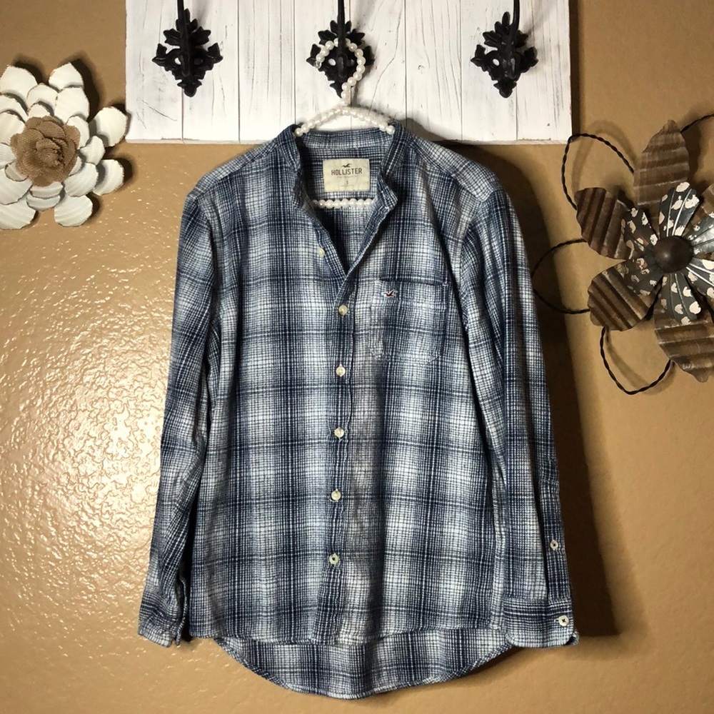 4/25 Small Hollister button down flannel shirt